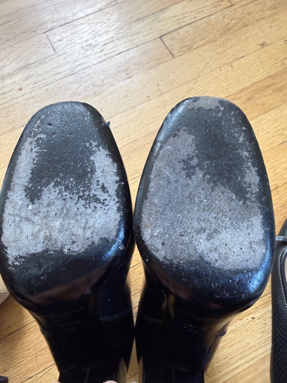 Saint Laurent Black Leather Chelsea Block Heel Ankle Boots - Picture 4 of 4